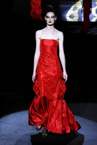 1291971487_Valentino2002HauteCouture176.thumb.jpg.f5737ff897612281e13c975fbf3e1f5a.jpg