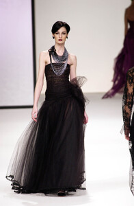 1301571451_Valentino2000WomenRTW70.thumb.jpg.9e95af03b8e7f951738fefb087c7442a.jpg