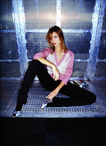 zy_VanessaLorenzo_Elle ES_May2003_DavidDunan_06.jpg
