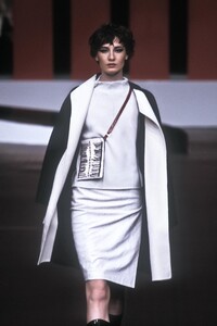 1328348085_Valentino1999WomenRTW36.thumb.jpg.5f2433b9eb49781dd20521f7e1d8c236.jpg