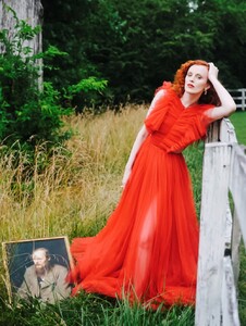 Karen-Elson-by-Kat-Irlin-ELLE-Russia-November-2021+(10).jpg