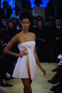 1416967559_PradaRTW-FallWinter1992(8).thumb.jpg.79ad7233b3832d93acf10b2e8efc7a12.jpg