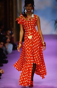 1421200429_Christian-Lacroix-Couture-Spring1993-Yasmeen-Ghauri(14).thumb.jpg.21039fbb495417bf6d17be7e3d0c144d.jpg