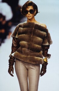 142282804_dior-christy(1).thumb.jpg.a031c7bd99685980aea04f823bef278f.jpg