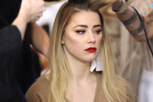 Amber+Heard+Le+Defile+L+Oreal+Paris+2021+Backstage+cHViA-vWR4Ex.jpg