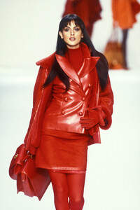 1445593826_ChristianDior1994WomenRTW5.thumb.jpg.1d406cc2f39c76ccf97841627a038311.jpg