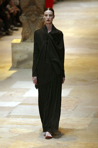 1451396384_IsseyMiyake2003WomenRTW9.thumb.jpg.96b72cd8c43be8f1734f2406881e2b32.jpg