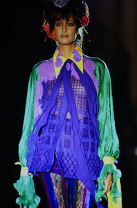 1469606505_versace-1993(7).thumb.jpg.7ab9d809cc37a477ac7c5e54de62a04a.jpg