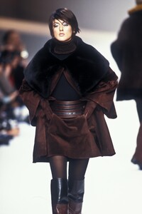 1473789893_ClaudeMontana1994WomenRTW104.thumb.jpg.1758cf46c0ddf9b13393a8e0b59fa74c.jpg