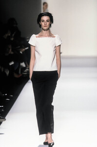 1489837606_MarcJacobs1999WomenRTW81.thumb.jpg.6ed5792ab505c65df6a80c84a4d61696.jpg