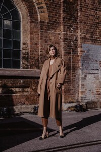 1490367615_vogue_com.au924f97e4102f3c8fe0c1e7d3172a1a9b.thumb.jpeg.0d8c7f827081705f45e1d0564ce3bb07.jpeg