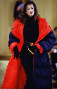 1492056628_DonnaKaranFW92(8).thumb.jpg.39de3b95253e7ee3eeb6405b0902a35f.jpg