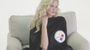 BTS with ERIN HEATHERTON and THE NORTHWEST (720p_24fps_H264-192kbit_AAC) 157.jpg