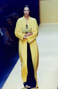 1507744160_oscar-de-la-renta-fw-1999(1).thumb.jpg.eaf48a67a11ec05d7e36eabdb615d954.jpg