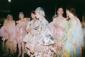 1517353085_coolpretty.coolDAPHNENGUYEN-FILM-AAFW-RWB-000031320030.thumb.jpeg.ffc9130ce60b25c75752b4e08420cd49.jpeg