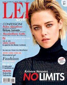 Kristen Stewart @ LEI Style November 2021 00.jpg