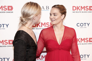 Niki+Taylor+DKMS+30th+Anniversary+Gala+eXu_vL8BdtEx.jpg