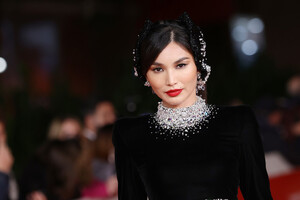 Gemma+Chan+Eternals+Red+Carpet+16th+Rome+Film+pO-EptFtqP0x.jpeg