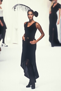 1567385759_Chanel1994HauteCouture83.thumb.jpg.81827d86d9c8ead67d72d073fded331b.jpg