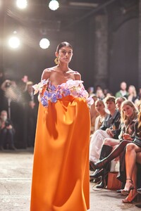 1574270843_vogue_com.au125ecfec3de5876ea4fde914e11508203.thumb.jpeg.0df485aefb8334ea4183cba57935446d.jpeg