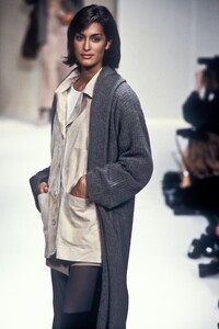 1575228832_Cerruti1994WomenRTW78.thumb.jpg.c70ee3e4b0c15c6aff9f698502c5e533.jpg