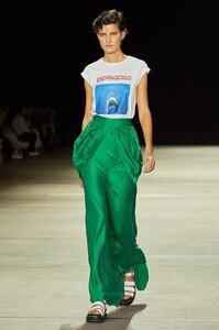 1589007464_vogue.com00001-Kitx-Australia-Resort-2022-Sydney-credit-Brad-Hick-Gorunway.thumb.jpeg.61f8b2bca2afa473062f0510becde34d.jpeg