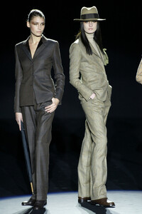 1589429949_BillBlass2004WomenRTW22.thumb.jpg.088eb3327c7bd87e97fe9e70368d7c31.jpg