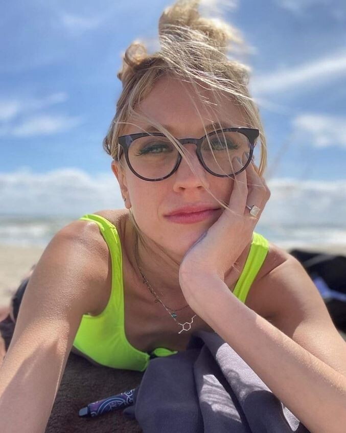 https://www.bellazon.com/main/uploads/monthly_2021_10/1591078740_KatTimpf45.JPG.fa0a6a9db60c9f5b99ac1d0225cb1214.JPG