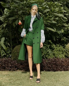 15_temperate_long_blazer_poppy_short_in_green_1_c719b32e-8de6-4be6-8d22-ac127d9a9501.jpeg