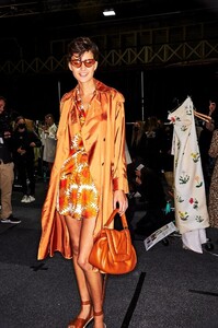 1602590523_vogue_com.auc1dd96687cc673ea110da1559fd53bd0.thumb.jpeg.cdce57fdffd19685f2108c7b9ab0cd6d.jpeg