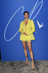 1604343947_CRFashionBookParadeIssuePartyhostedbyCarineRoitfeldwithGreyGoosevodka.thumb.jpg.6ca7e96300ec0ba09e3b5578b99a79dd.jpg