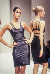 1668553321_Krizia1995WomenRTW66.thumb.jpg.f939d894bfa5772e4460fcd6a4caf7f1.jpg