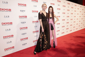 Niki+Taylor+DKMS+30th+Anniversary+Gala+_BiPKitm2zZx.jpg