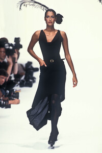 1684130317_Chanel1994HauteCouture81.thumb.jpg.d84ae5c5d4d834475d0a15c0513645a0.jpg