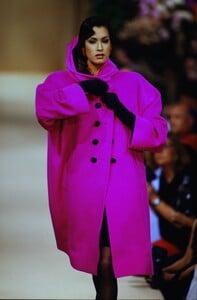 1691531630_ysl-hc-fw-1991(2).thumb.jpg.1d2a4673f8f0c71977a067be49a43b9f.jpg