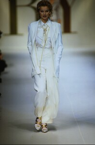 1692751634_valentino-fw-1993(3).thumb.jpg.03b92244e1dbfd1b1b345c9e05093d18.jpg