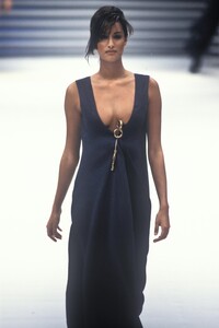 1738696623_GianfrancoFerre1994WomenRTW94.thumb.jpg.4fa069524b90a37fccd75f8a366b18cc.jpg