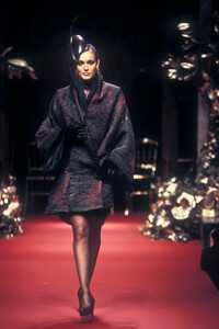 1743057833_ChristianDior1994HauteCouture61.thumb.jpg.ef400468d1af0ee9867f7807d4e3da5d.jpg