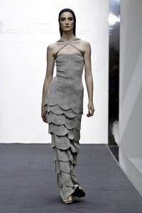 1763627335_SalvatoreFerragamo2004WomenRTW86.thumb.jpg.313e9a08531155ee7f58762352dee5a1.jpg