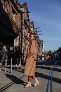 1764120_vogue_com.auf2731570377756f33b806008d77bf731.thumb.jpeg.ddb94a74586e2ea284de73b69fc698f1.jpeg