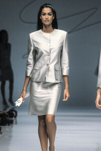 Yasmeen @yasmeenghauri 🖤🤍🌟💎and a fellow model for Donna Karan @ donnakaran RTW SS 1992 🖤🤍🖤🌟🌟🌟#yasmeenghauri #90s #1990s #90sfashion…
