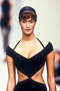 1785477442_HerveLeger1994WomenRTW44.thumb.jpg.107a192666832db61693520945bc1a20.jpg