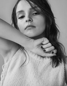 Lauren Mayberry Vestal 02.jpg