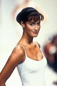 183359856_HerveLeger1994WomenRTW15.thumb.jpg.b6bb6601eb6fb3f7b0455340c96a9768.jpg