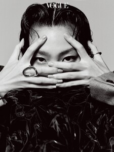 Vogue Korea November 2021 - 00003.jpg