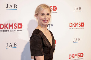 Niki+Taylor+DKMS+30th+Anniversary+Gala+EQ5gfXKjMg5x.jpg