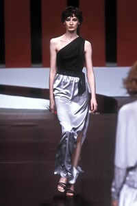 1875569442_Valentino1999WomenRTW62.thumb.jpg.46d82992ac236ea9920659bd379573e4.jpg