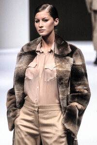 1876047764_MaxMara1999WomenRTW3.thumb.jpg.dc67d0fd9ae170c4c0badd2051356d51.jpg