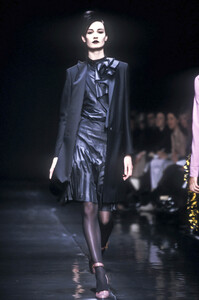 1902198210_MartineSitbon2000WomenRTW39.thumb.jpg.2b8952d8a45da3c190d75c4a3ae6bb6a.jpg