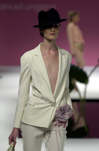 1915084409_EmanuelUngaro2001WomenRTW15.thumb.jpg.c58770e25fd6ad76056e2618338ad128.jpg